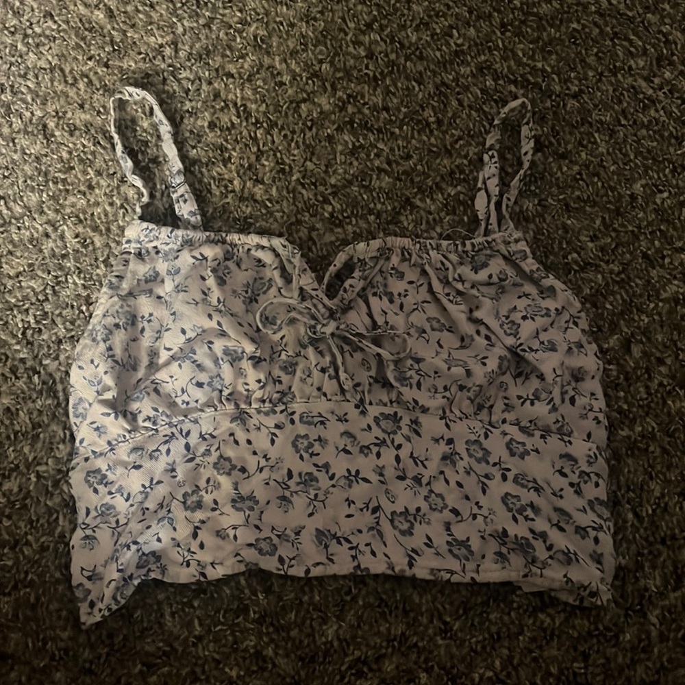 Hollister white and blue flower top with tie super stretchy and cute size xs